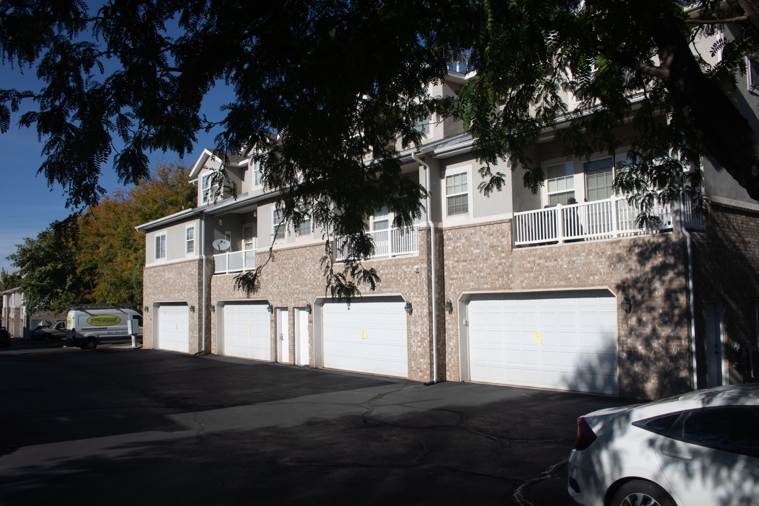 Arlington Place Townhomes community photo 5