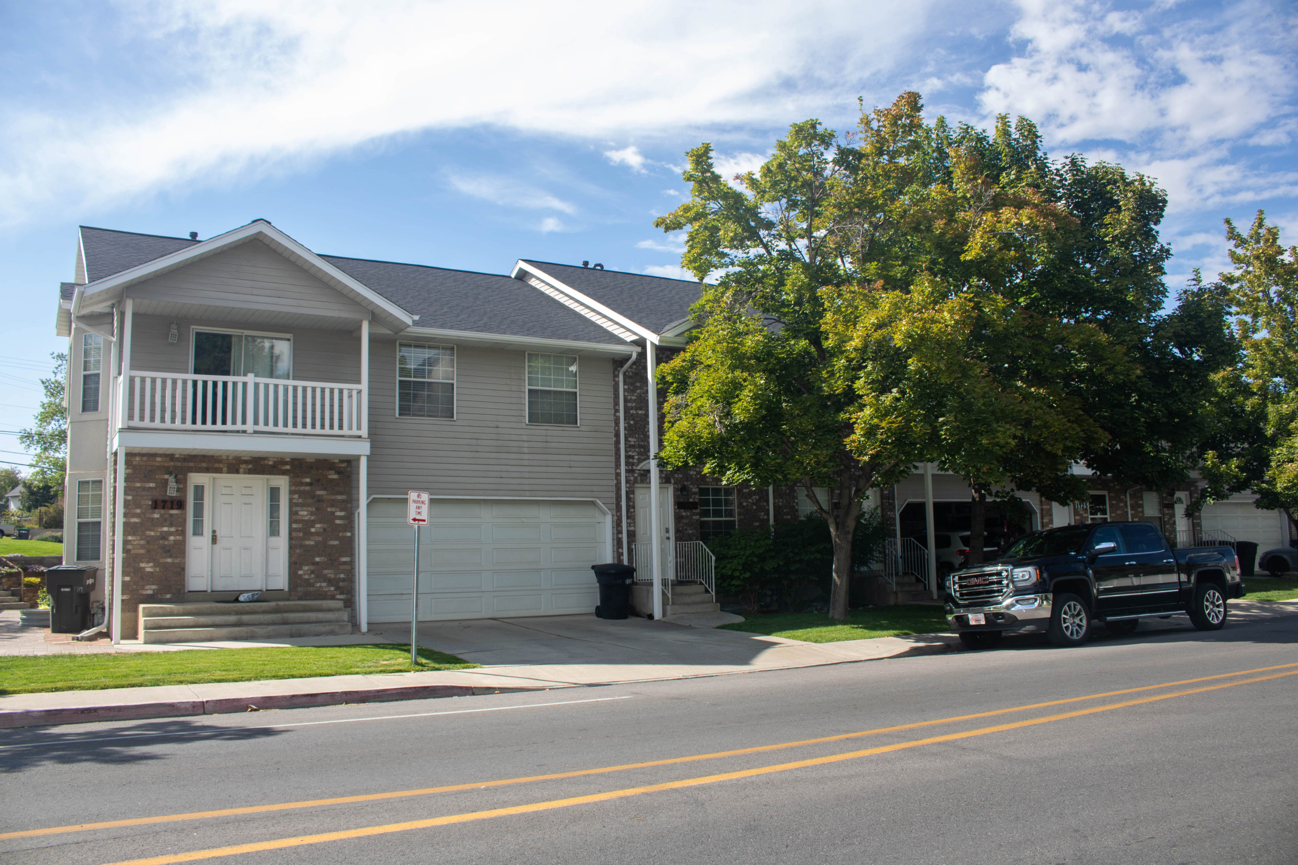 Grande Columbia Manor community photo 2