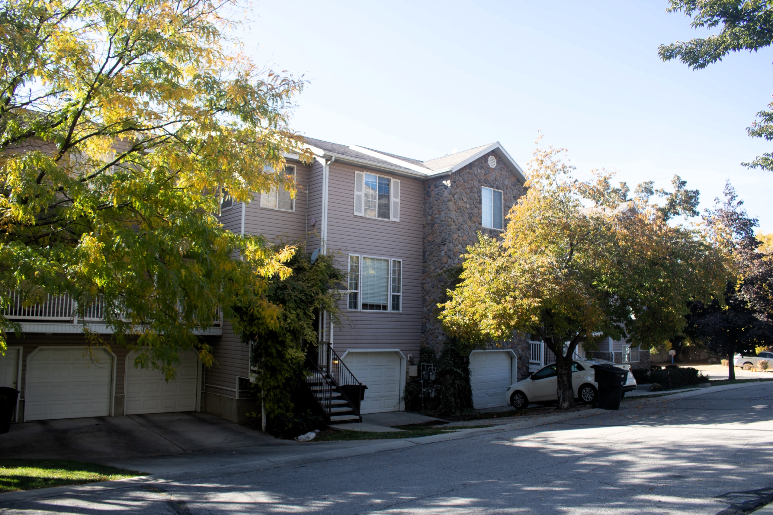 Highland Park Townhomes community photo 5