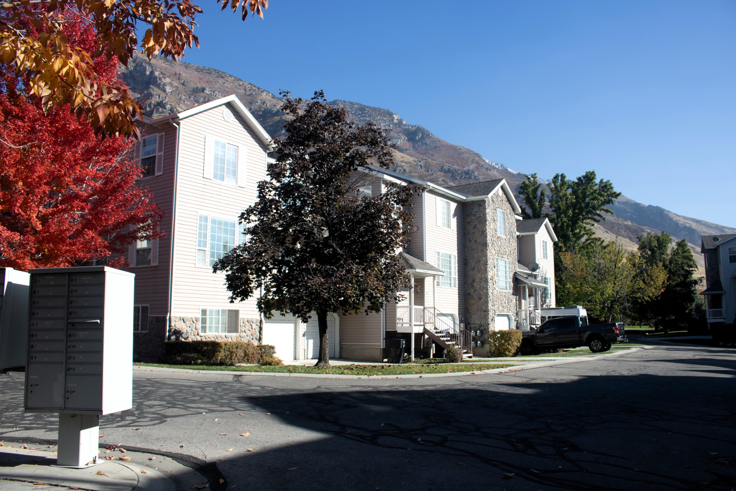 Highland Park Townhomes community photo 7