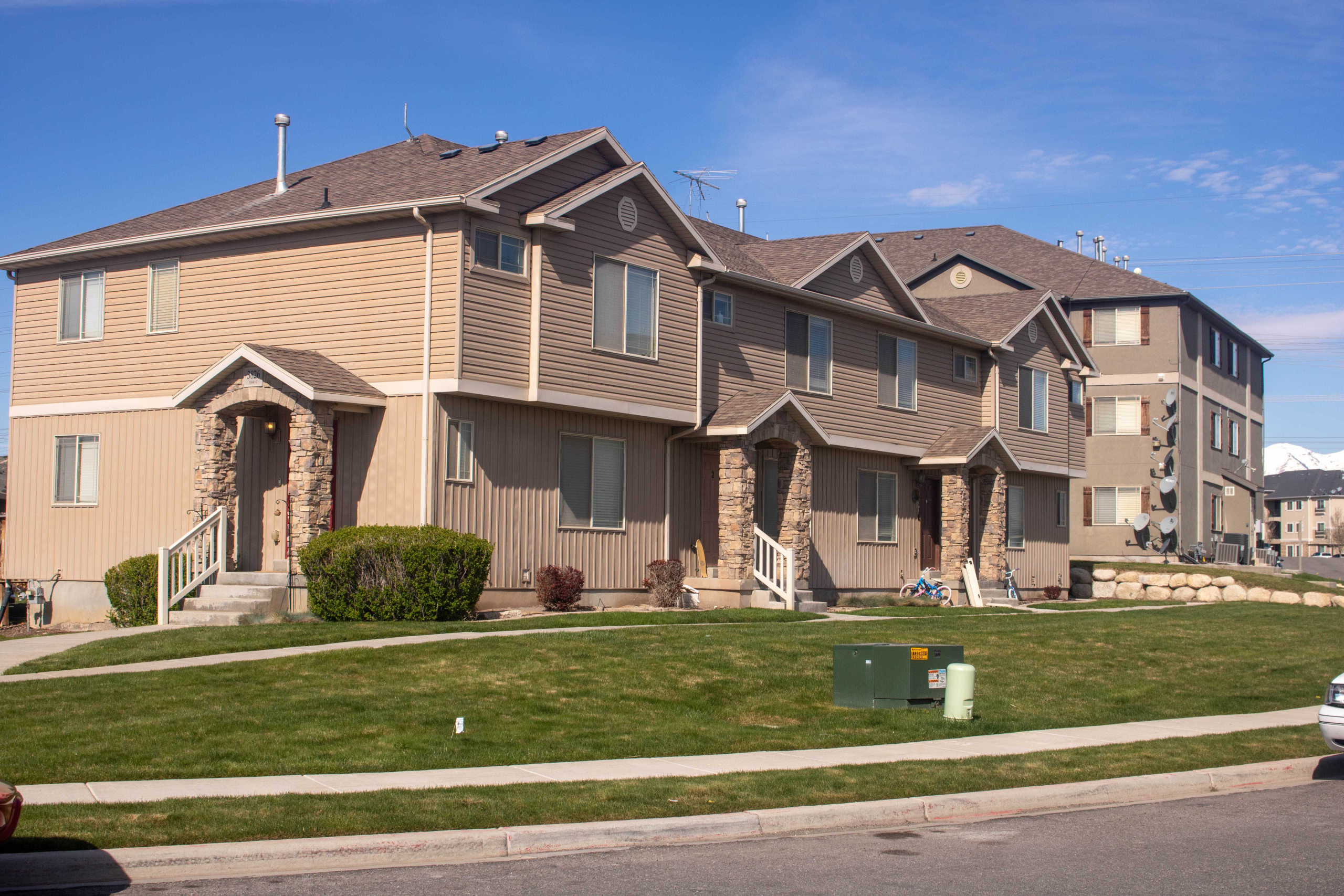 Plum Creek Condominiums community photo 3